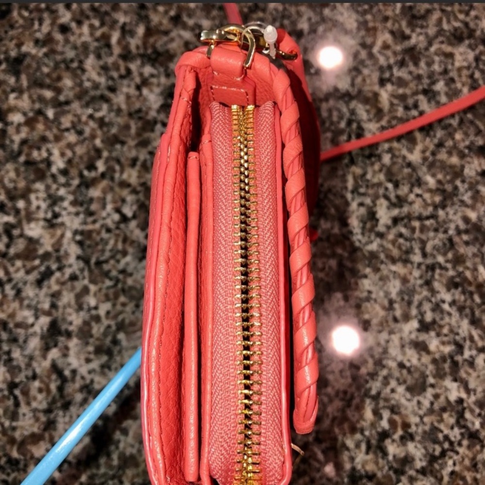 Tory Burch crossbody/wallet - Picture 4 of 7